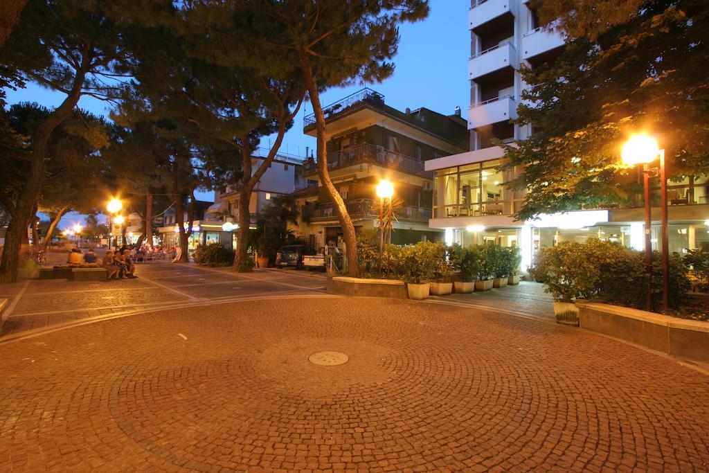 Mon Hotel Misano Adriatico Bagian luar foto